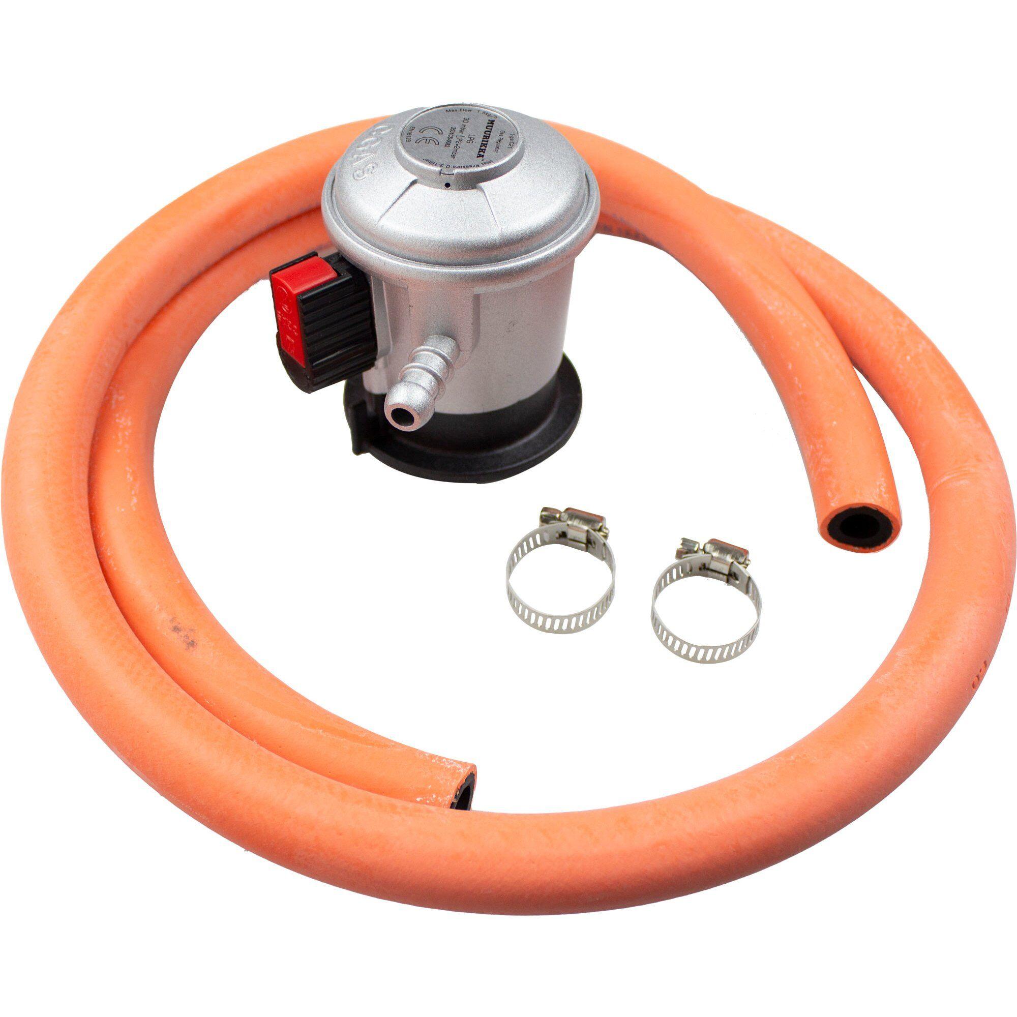 Muurikka regulator med oransje slange og to slangeklemmer